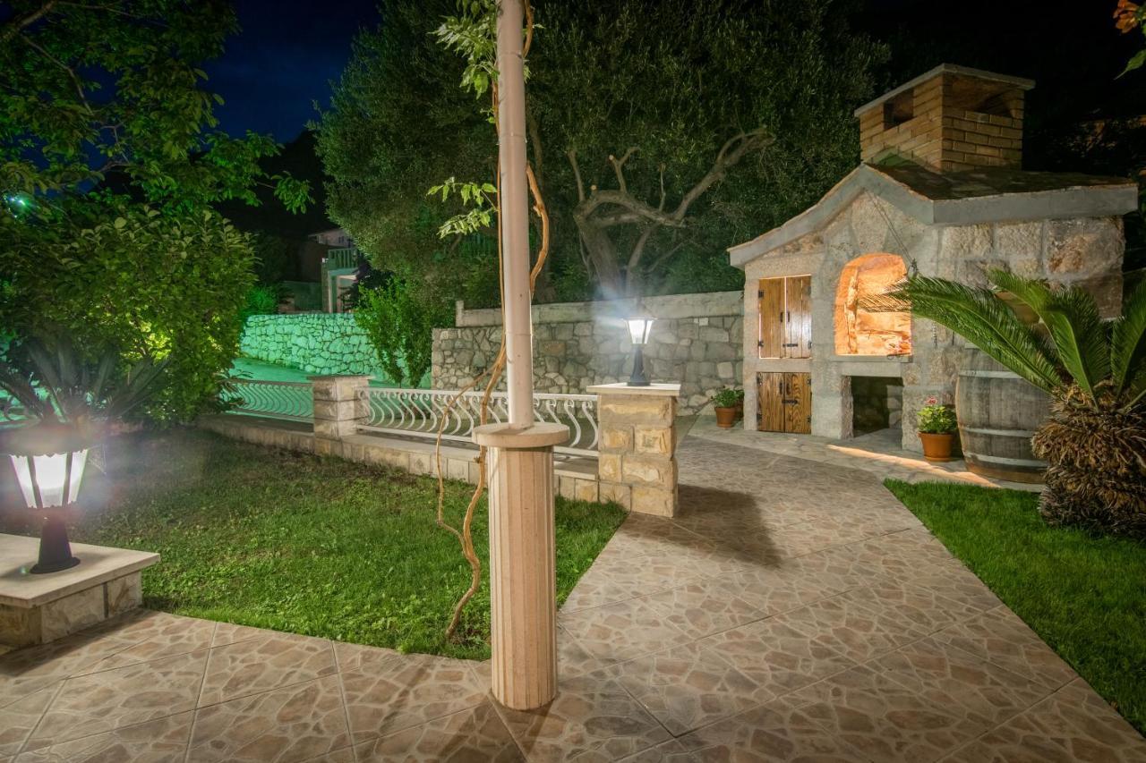 Apartment Iva With Sea View Makarska Exterior photo