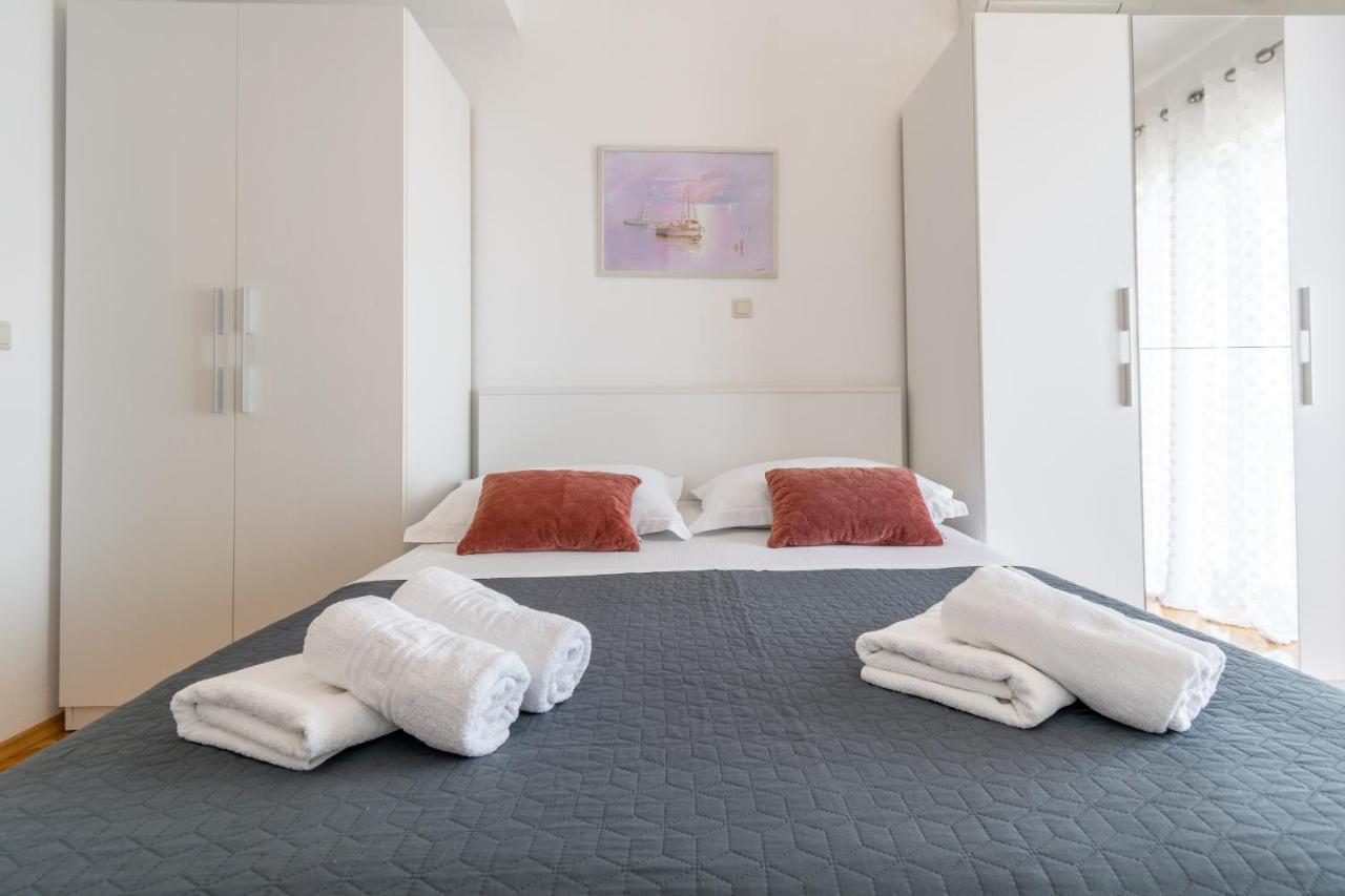 Apartment Iva With Sea View Makarska Exterior photo