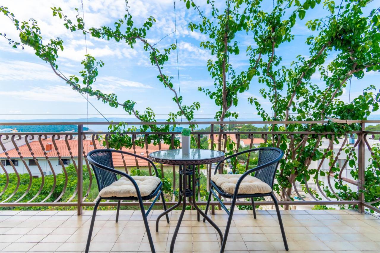 Apartment Iva With Sea View Makarska Exterior photo