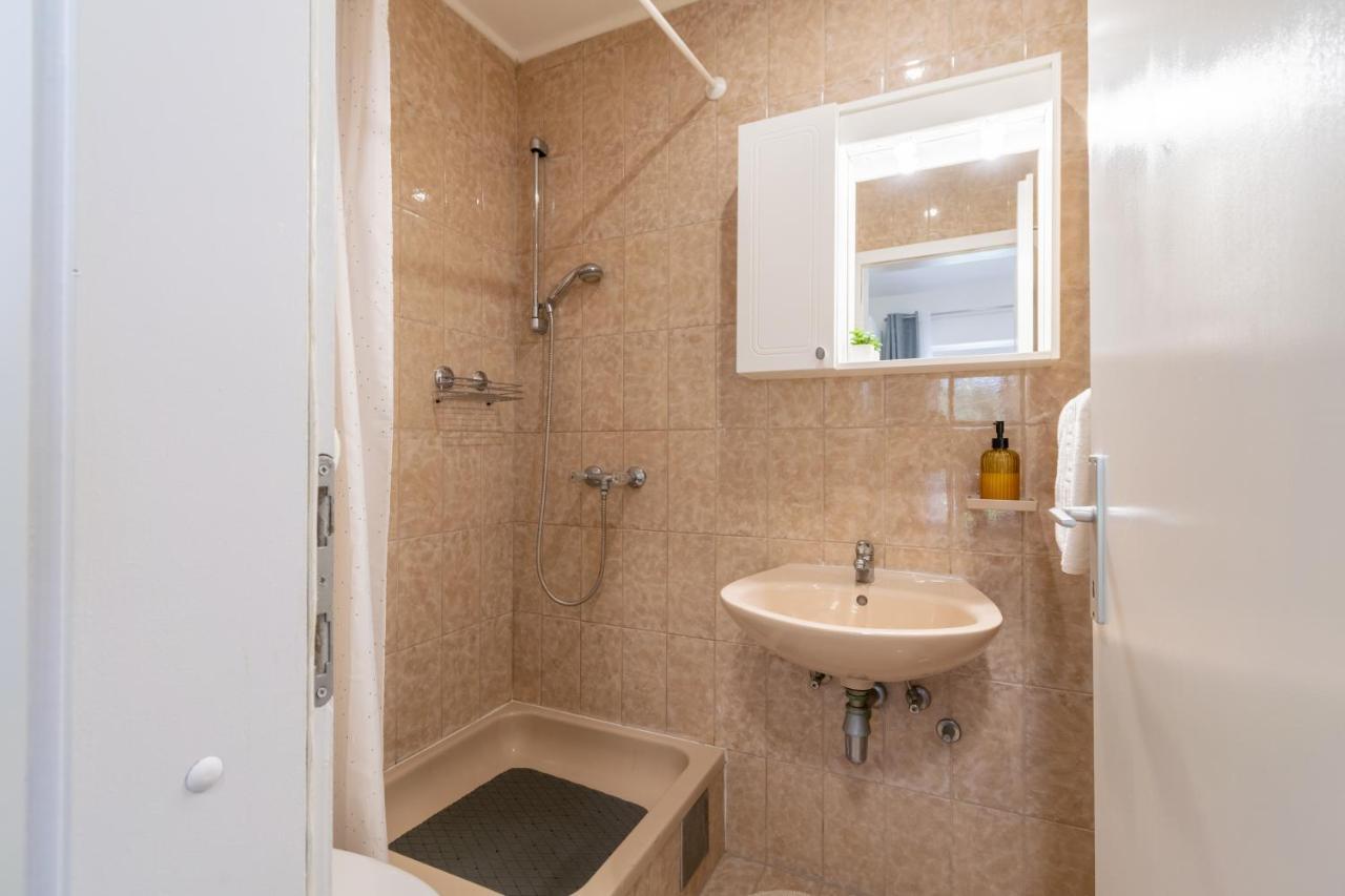 Apartment Iva With Sea View Makarska Exterior photo