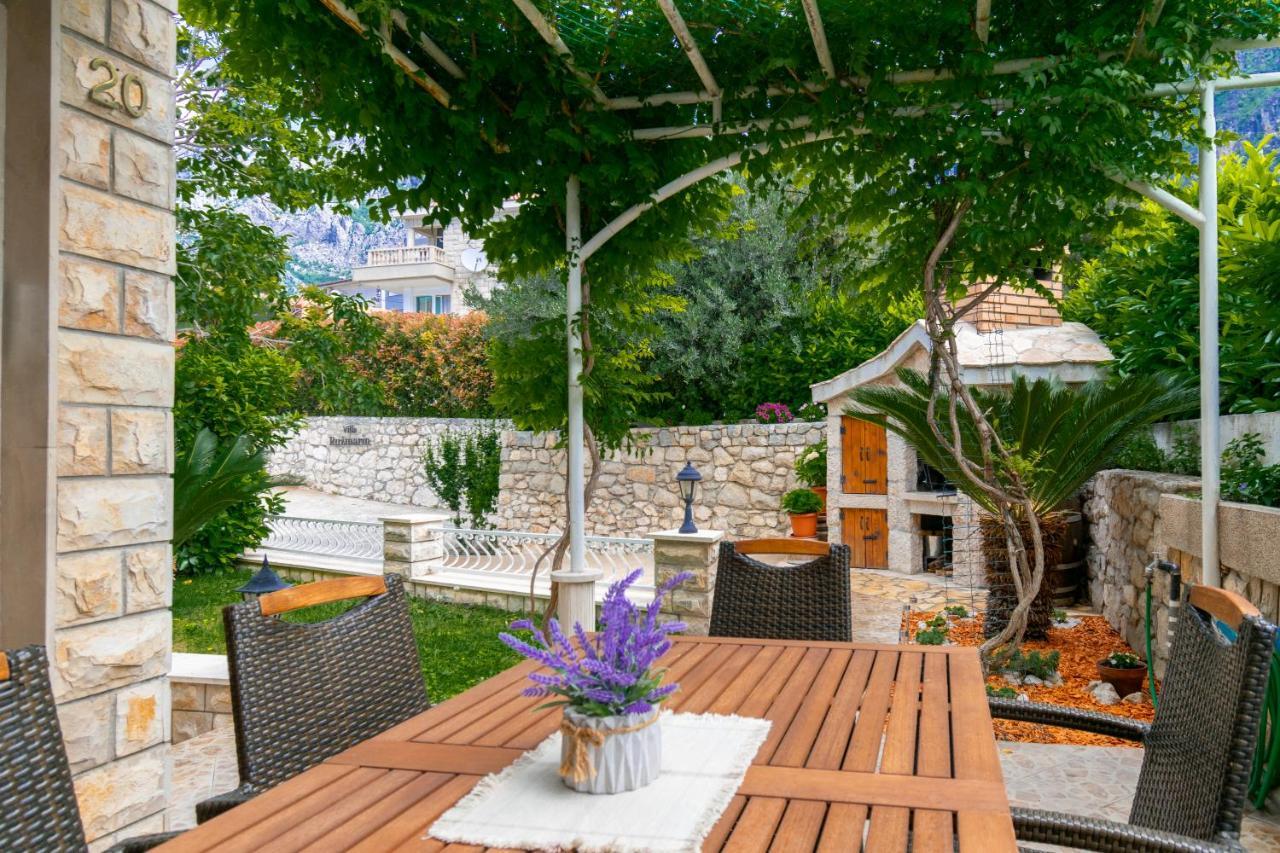 Apartment Iva With Sea View Makarska Exterior photo